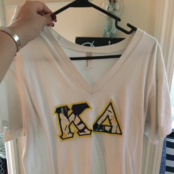 Kappa delta V neck