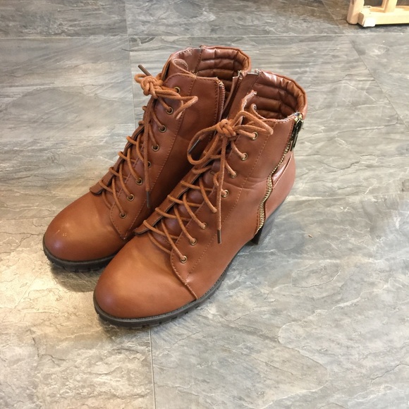 Boots - Picture 3 of 4