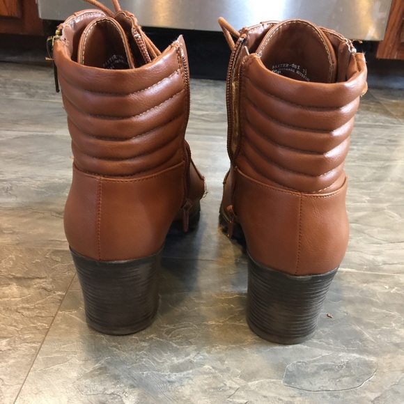 Boots - Picture 4 of 4