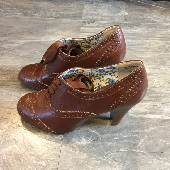 Heels - Picture 2 of 3
