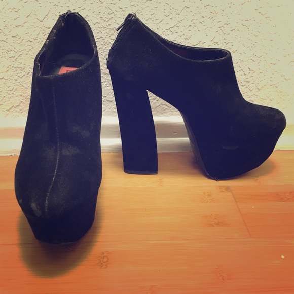 Velvet high heel pumps.