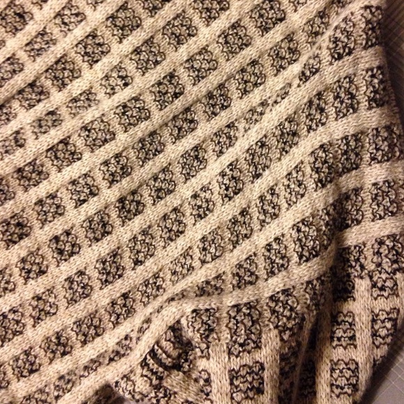 Over sized vintage sweater! - Picture 2 of 3