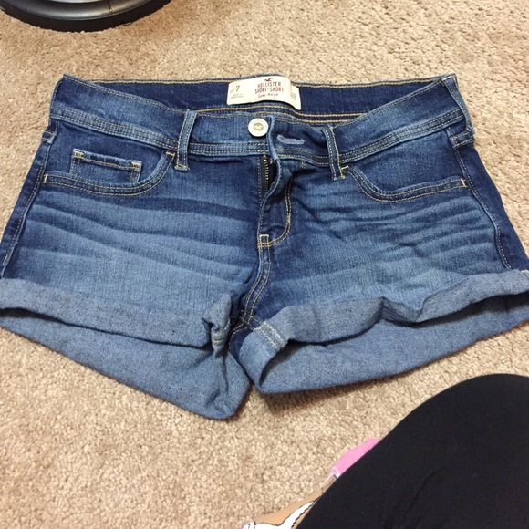 hollister jean shorts. size 7