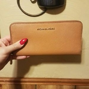Michael kors jet set wallet