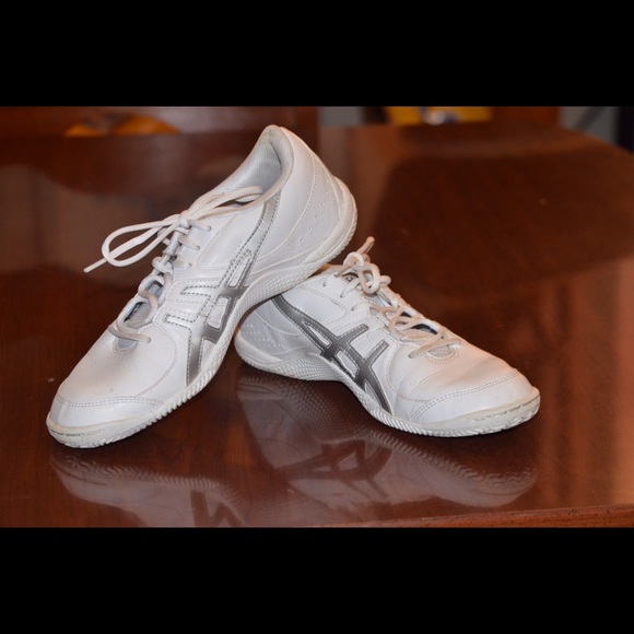 Cheerleading shoes brand new never worn - Picture 1 of 1