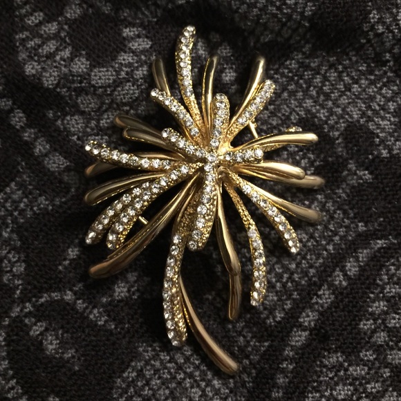 New fashion goldtone flower shape gems brooch