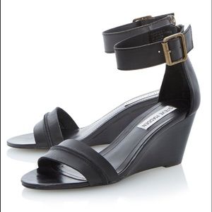 Steve Madden - Neliee Black Leather Wedge Sandals