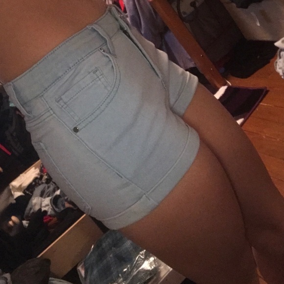 NEVER WORN SHORTS