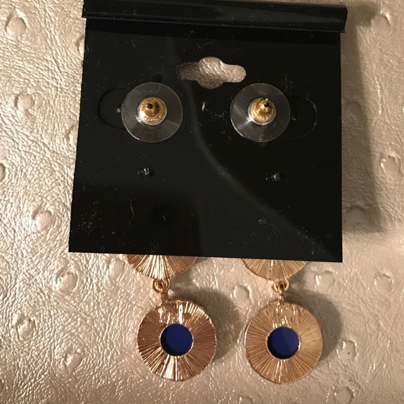 Earrings - Picture 2 of 4