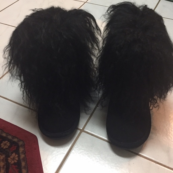 BLACK BEARPAW BOO BOOTIES 🐻ACCEPTING OFFRS🎁🎁🎉