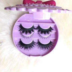 Lavender Lash Case With Eyelashes