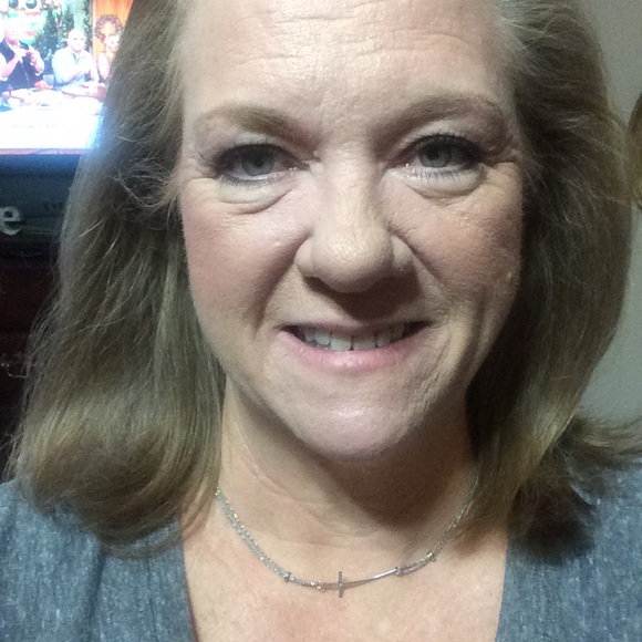 Meet your Posher, Renee - Picture 1 of 1