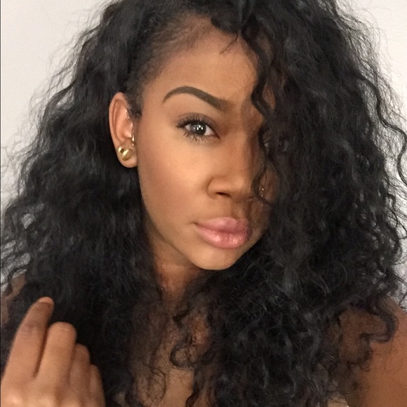 Meet your Posher, Monique