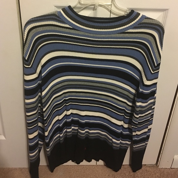 Blue gray & white turtleneck
