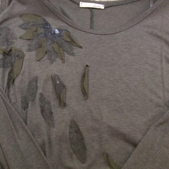 💥WKND SALE💥 Lush Embellished Long-Sleeve NWOT! - Picture 1 of 3