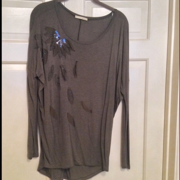 💥WKND SALE💥 Lush Embellished Long-Sleeve NWOT! - Picture 2 of 3