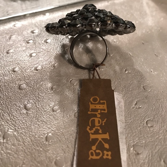Ring - Picture 3 of 4