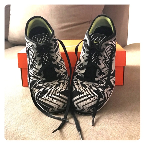 Size 6 Nike free 5.0