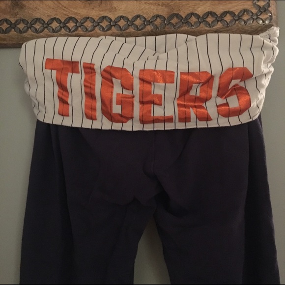 Victoria's Secret PINK Tigers yoga pants
