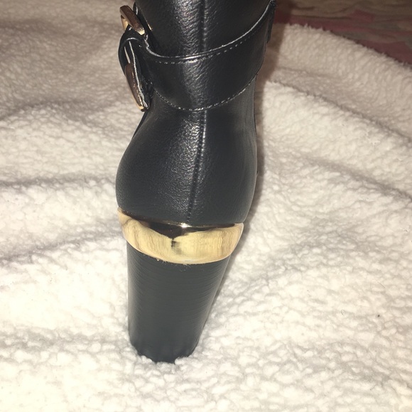 Black booties. Size 10. - Picture 2 of 4