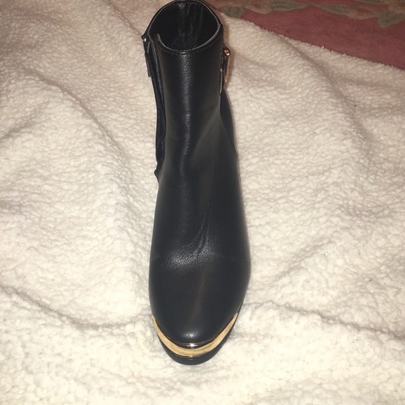 Black booties. Size 10. - Picture 4 of 4