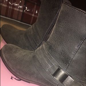 Grey boots