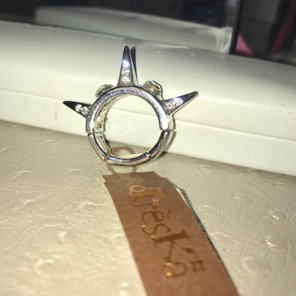 Ring - Picture 3 of 4