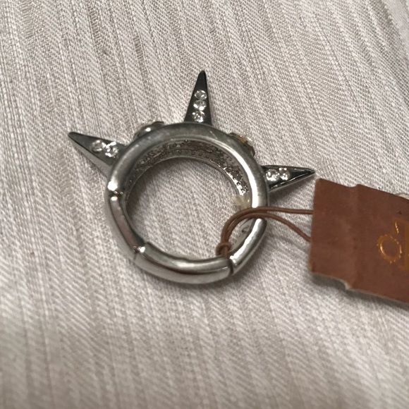 Ring - Picture 4 of 4