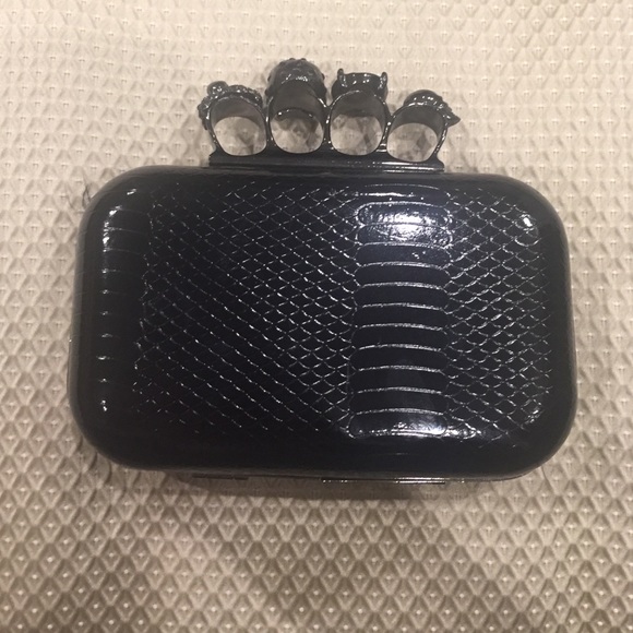Skull ring black clutch