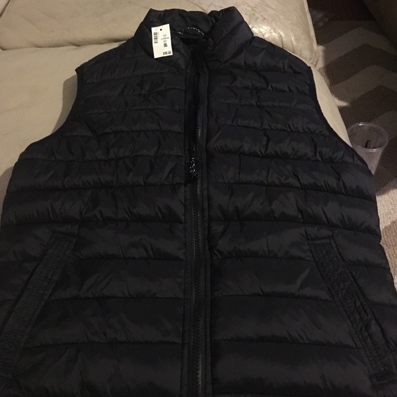 Super cute black Aeropostale vest NWT
