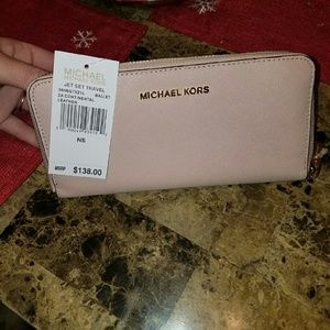 Sold dont buyAuthentic Michael kors jet set wallet
