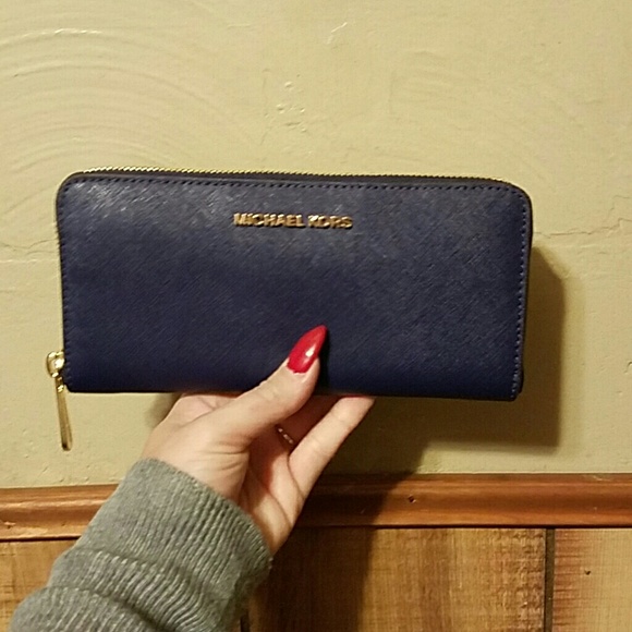 Sold Authentic Michael kors jet set wallet