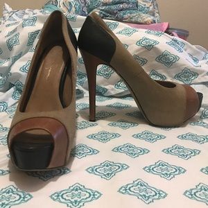 Jessica Simpson tan heels