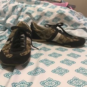 Coach logo tennis shoes