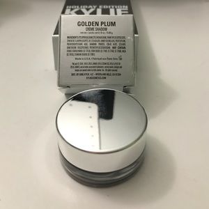 Creme shadow by: Kylie Jenner