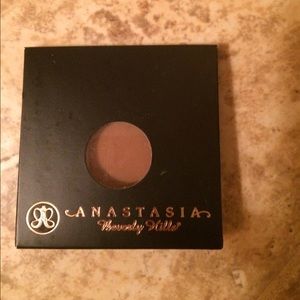 Brand new ABH single eyeshadow in fawn