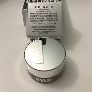 Creme shadow by: Kylie Jenner