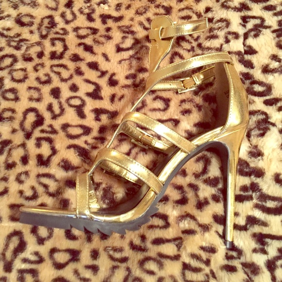 Strapped open toe