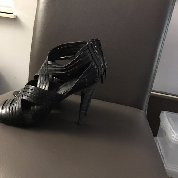 Authentic Tory Burch shoes - Picture 3 of 3