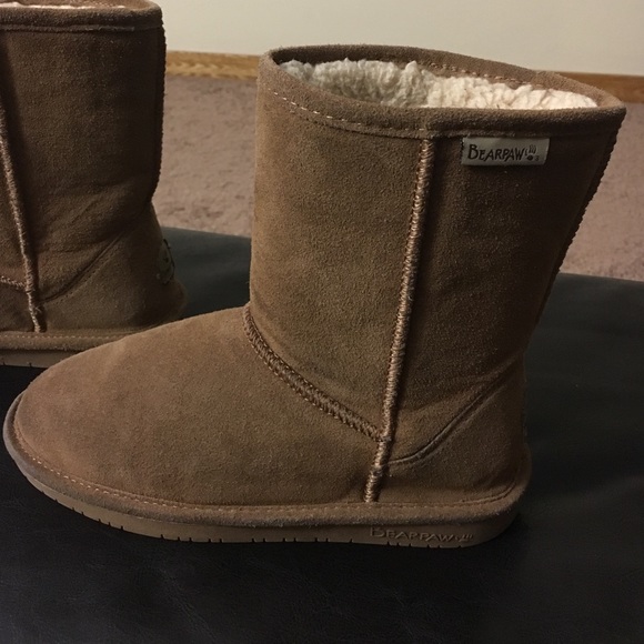 Girls tan Bearpaw boots