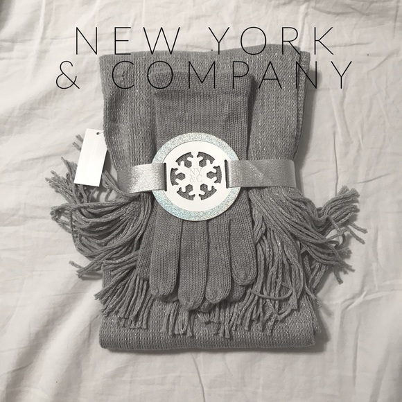 ❄️ New York & Company Glove and Scarf Set❄️
