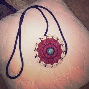 Vintage surfer girl cowrie shell bag 🌊