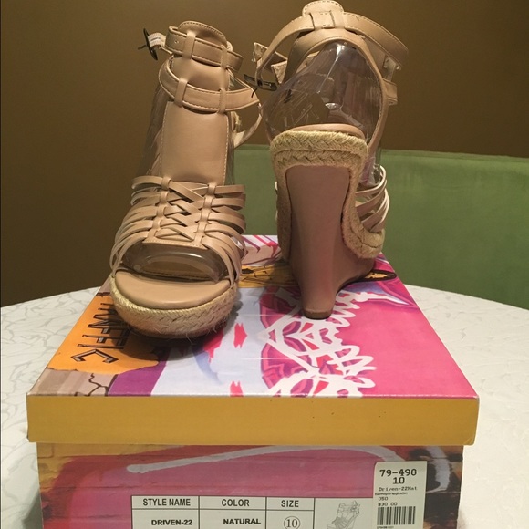 Traffic Wedge Sandals - Picture 3 of 4