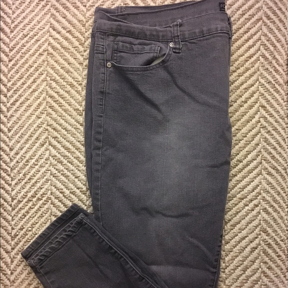 Grey skinny jeans 👖