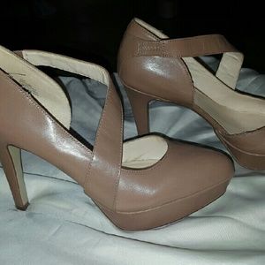 Nine West Nude heels *SOLD*