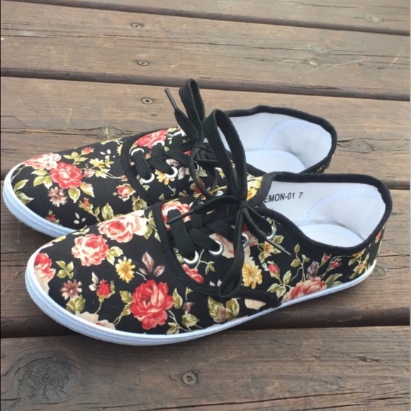 Refresh Woman's Floral Shoes - Picture 1 of 1