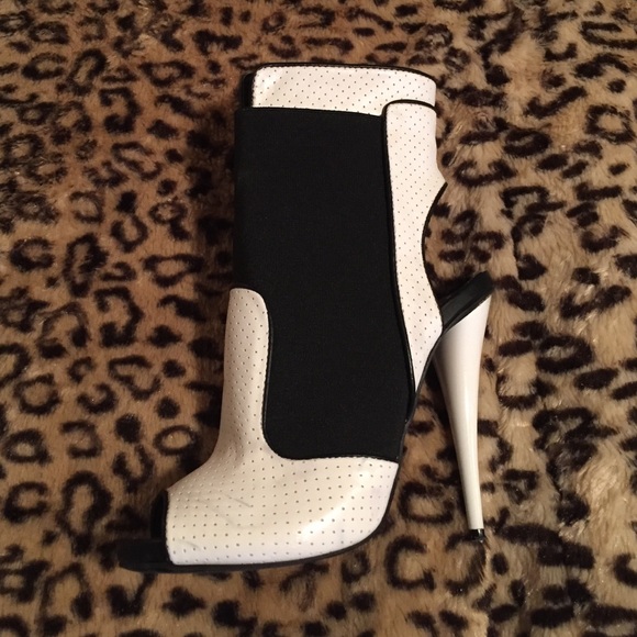 Open toe bootie