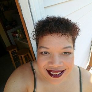 Meet your Posher, Simone