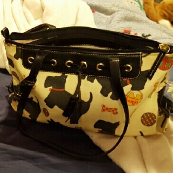 Dooney and bourke purse