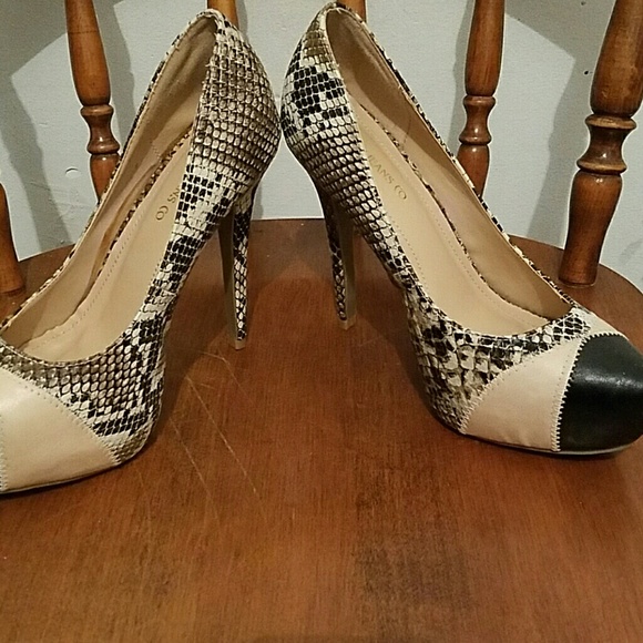 Black & Snake Skin High Heels - Picture 3 of 3